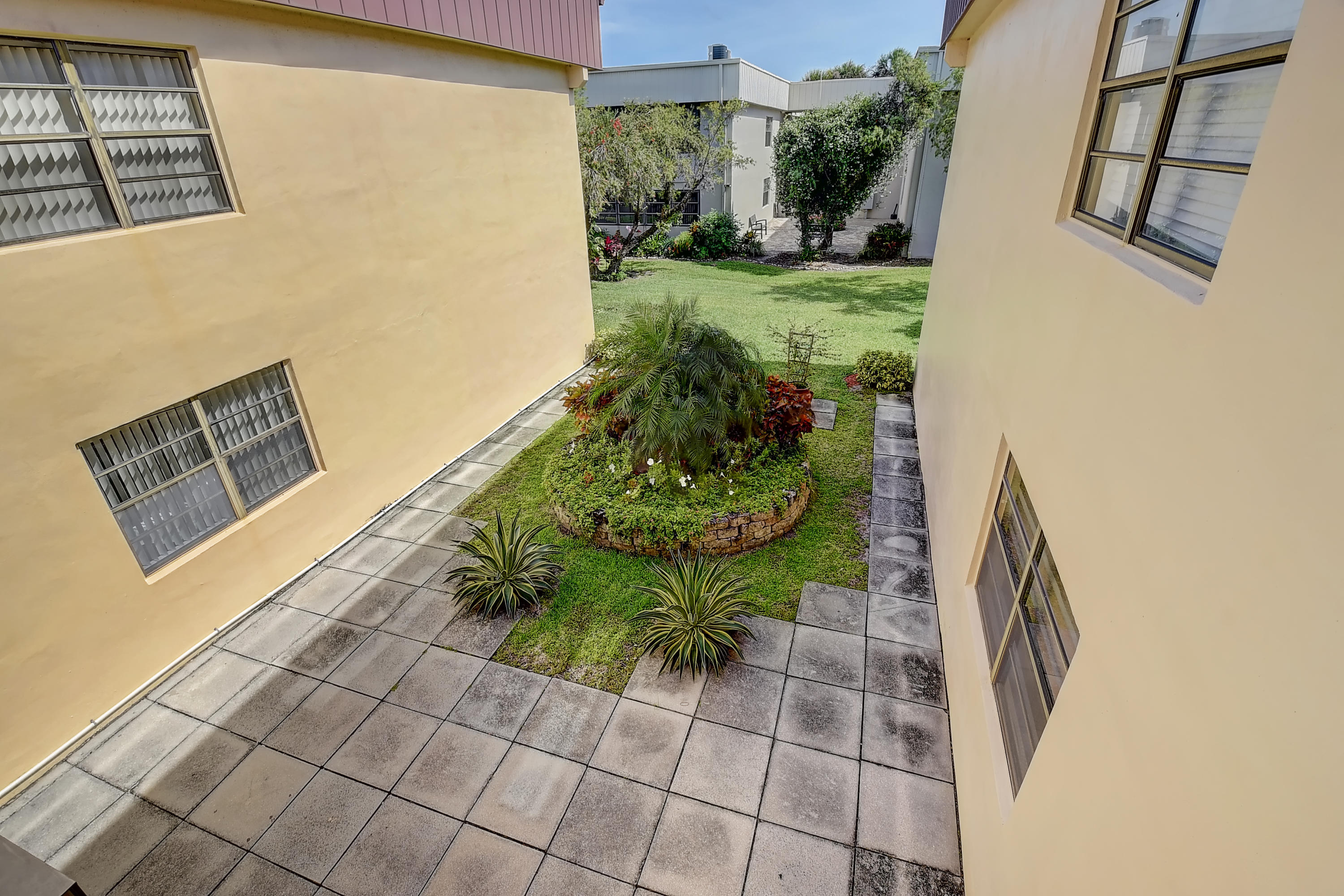 140 Capri B Delray Beach, FL 33484 - Photo 2 of 26 04_virtuals1 (4)