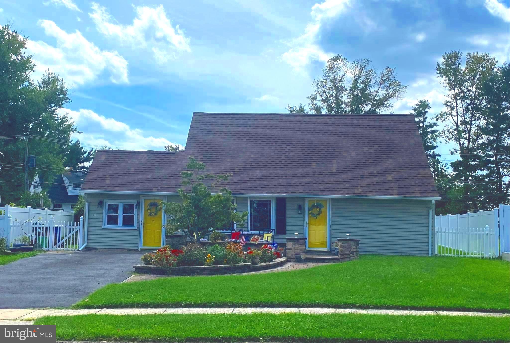 25 Prunewood Road Levittown, PA 19056 - Photo 1 of 39 Front exterior