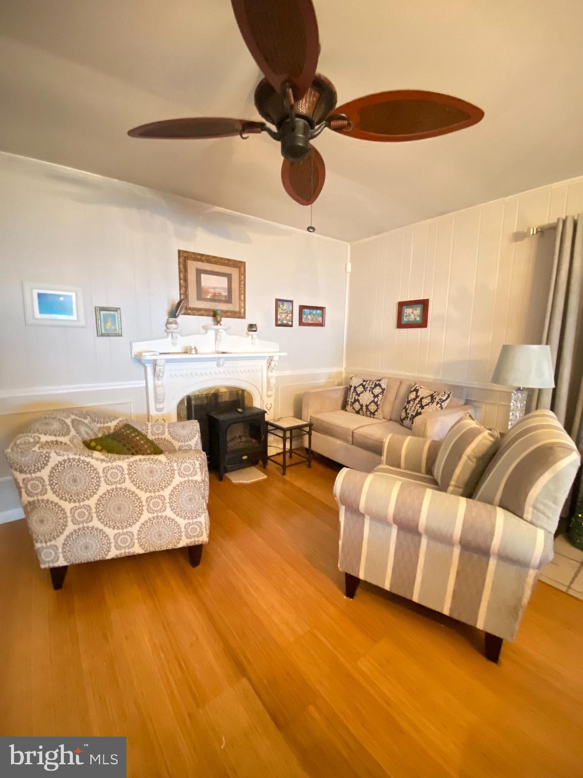 25 Prunewood Road Levittown, PA 19056 - Photo 24 of 39 Sitting area