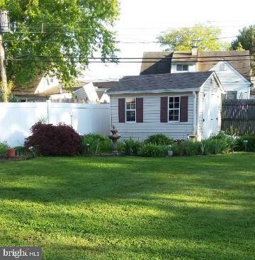 25 Prunewood Road Levittown, PA 19056 - Photo 7 of 39 shed in back yard