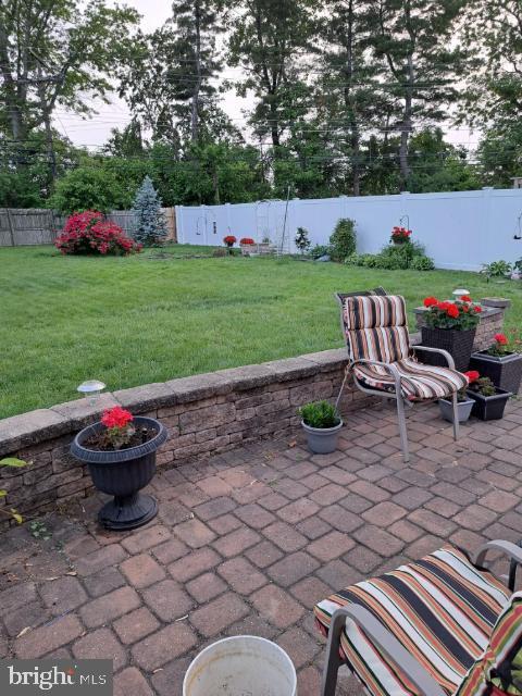 25 Prunewood Road Levittown, PA 19056 - Photo 8 of 39 back yard