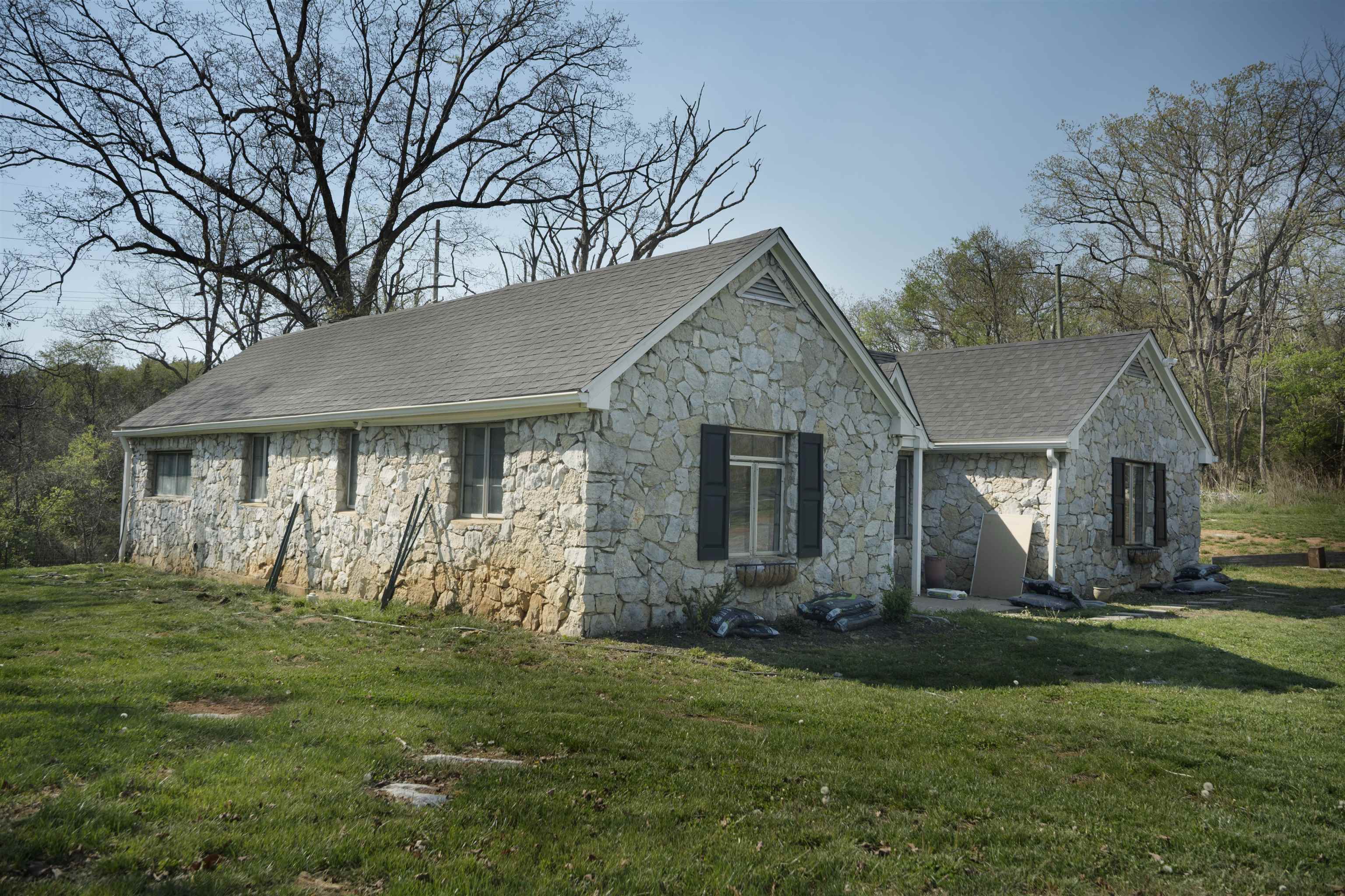 1641 Smithland Road Harrisonburg, VA 22802 - Photo 3 of 37