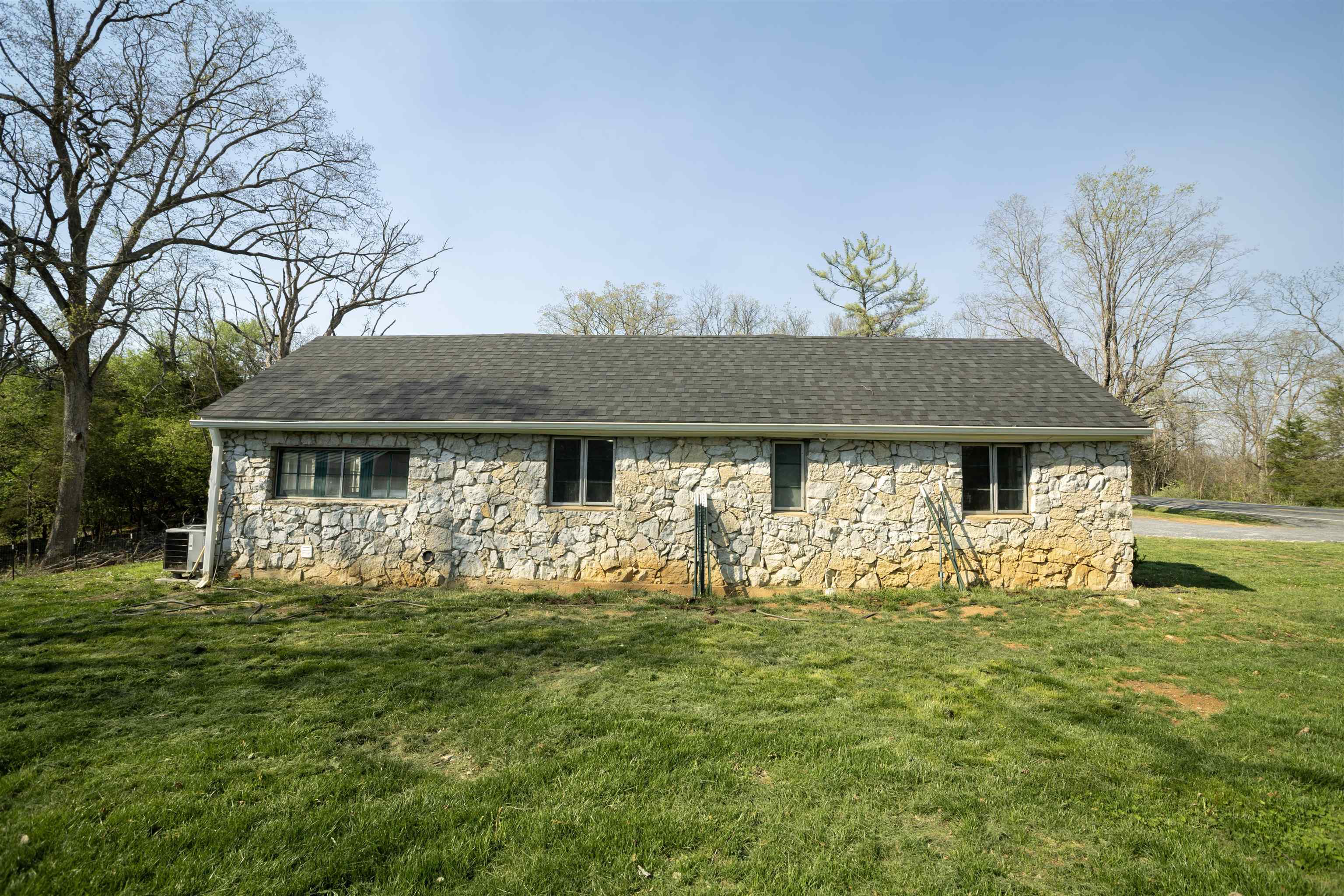 1641 Smithland Road Harrisonburg, VA 22802 - Photo 4 of 37