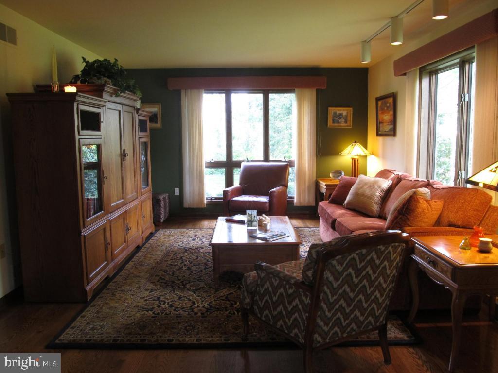 291 Browning Road Lancaster, PA 17602 - Photo 13 of 28 Gallery Image 13