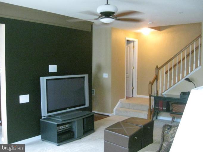 24666 Buttonbush Terrace, Unit 24 Aldie, VA 20105 - Photo 5 of 9 Living Room