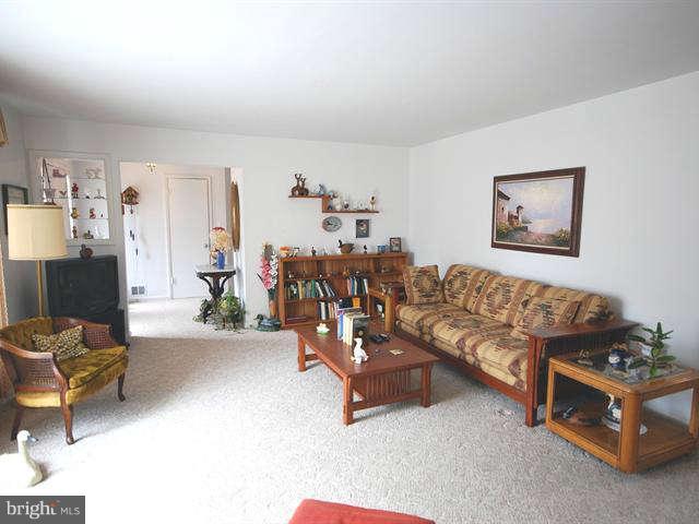 2205 Parker Avenue Silver Spring, MD 20902 - Photo 3 of 29 Living Room