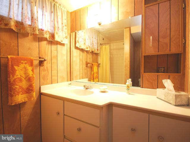 2205 Parker Avenue Silver Spring, MD 20902 - Photo 22 of 29 Bath