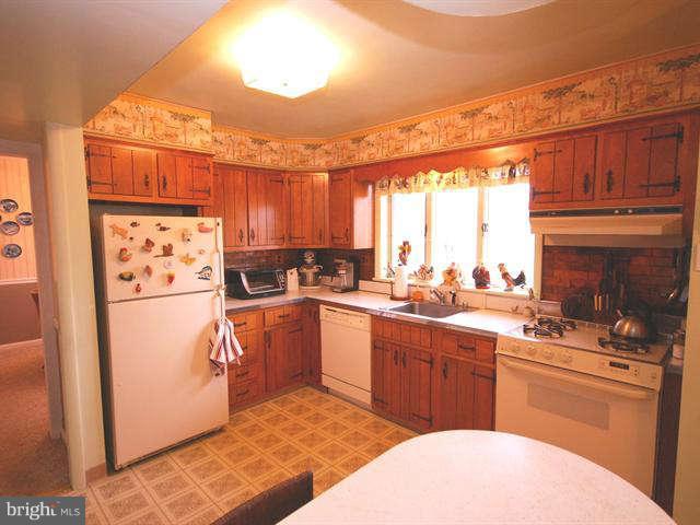 2205 Parker Avenue Silver Spring, MD 20902 - Photo 5 of 29 Kitchen
