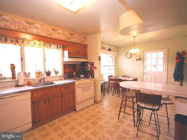 2205 Parker Avenue Silver Spring, MD 20902 - Photo 6 of 29 Kitchen