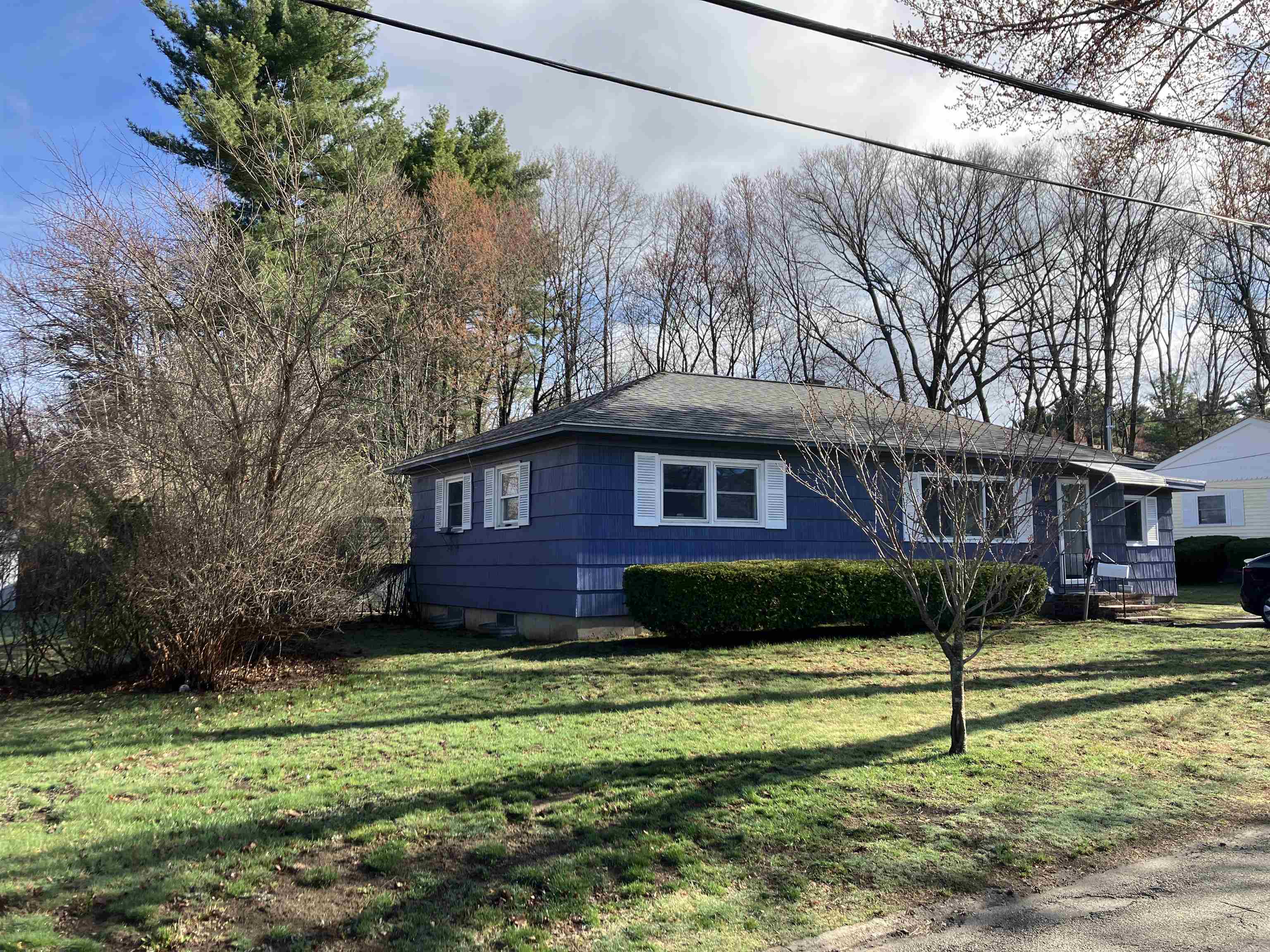120 Purdue Street Manchester, NH 03103 - Photo 3 of 30