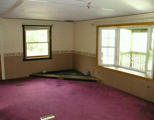 890 McElree Road Washington, PA 15301 - Photo 2 of 8 Living Room.