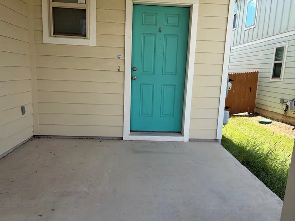 $1,850 | 372 Eagle Brook Lane, Buda, TX 78610