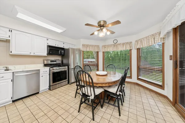 $499,900 | 10221 South Eleanor Avenue, Palos Hills, IL 60465