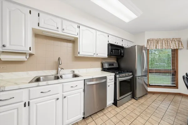 $499,900 | 10221 South Eleanor Avenue, Palos Hills, IL 60465