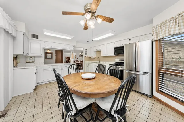 $539,900 | 10221 South Eleanor Avenue, Palos Hills, IL 60465