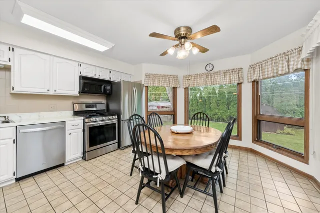 $539,900 | 10221 South Eleanor Avenue, Palos Hills, IL 60465