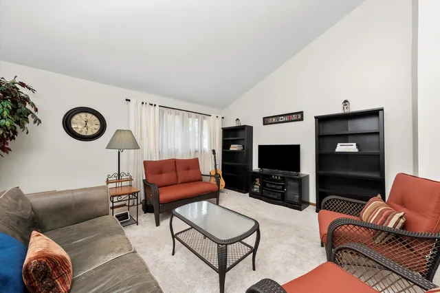 $539,900 | 10221 South Eleanor Avenue, Palos Hills, IL 60465