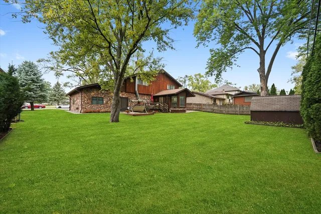 $539,900 | 10221 South Eleanor Avenue, Palos Hills, IL 60465