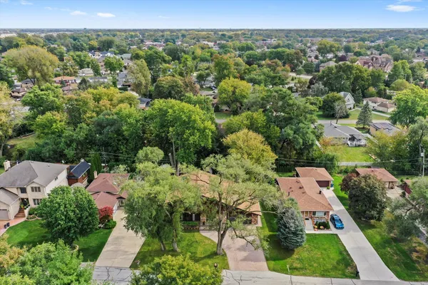 $499,900 | 10221 South Eleanor Avenue, Palos Hills, IL 60465
