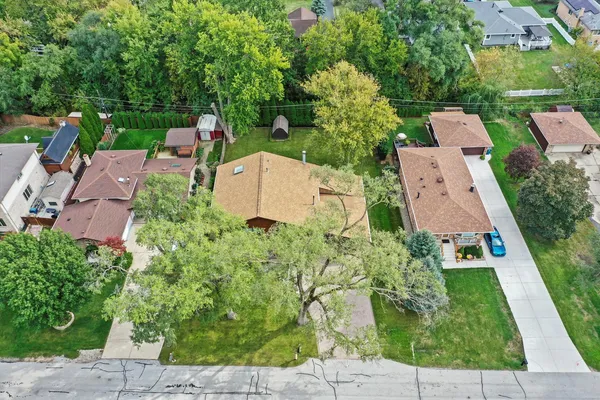 $499,900 | 10221 South Eleanor Avenue, Palos Hills, IL 60465