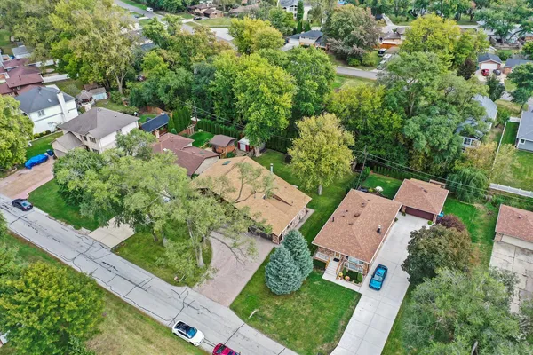 $499,900 | 10221 South Eleanor Avenue, Palos Hills, IL 60465