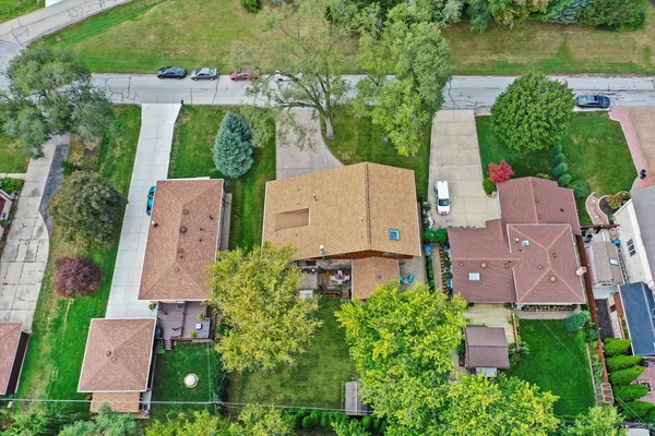 $499,900 | 10221 South Eleanor Avenue, Palos Hills, IL 60465