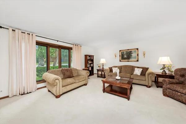 $499,900 | 10221 South Eleanor Avenue, Palos Hills, IL 60465