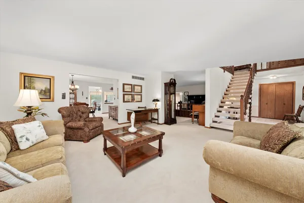 $499,900 | 10221 South Eleanor Avenue, Palos Hills, IL 60465