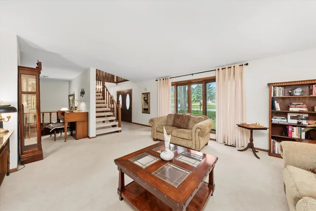 $539,900 | 10221 South Eleanor Avenue, Palos Hills, IL 60465