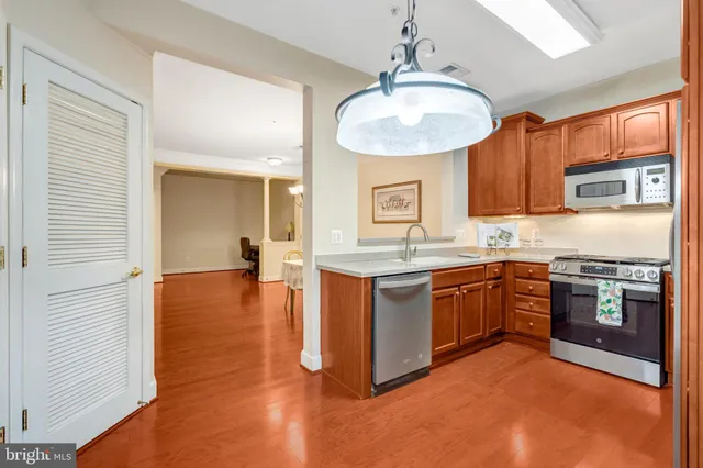 $410,000 | 7065 Heritage Hunt Drive, Unit 108, Gainesville, VA 20155