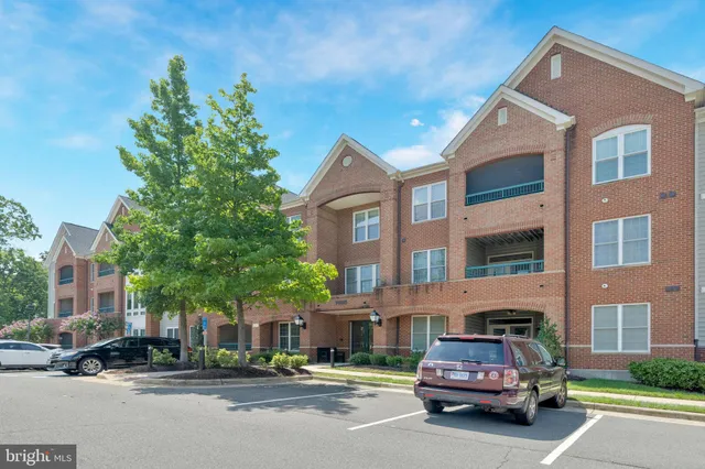 $410,000 | 7065 Heritage Hunt Drive, Unit 108, Gainesville, VA 20155
