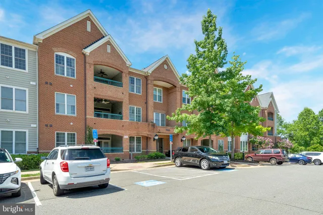 $410,000 | 7065 Heritage Hunt Drive, Unit 108, Gainesville, VA 20155