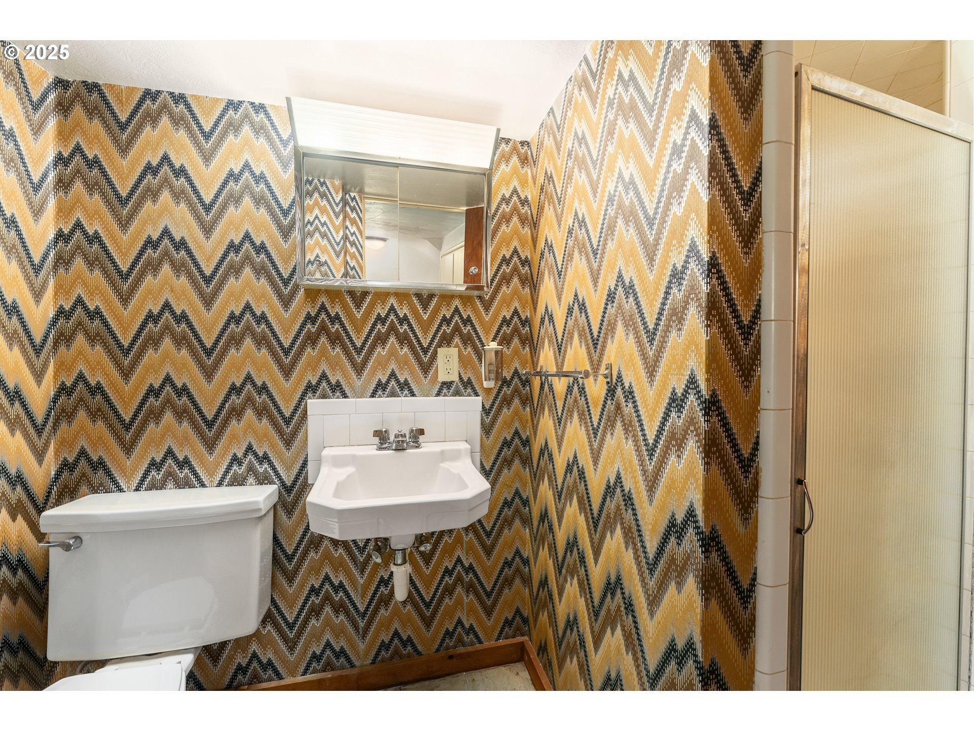 2755 D Street Northeast Salem, OR 97301 - Photo 19 of 36 Bathroom