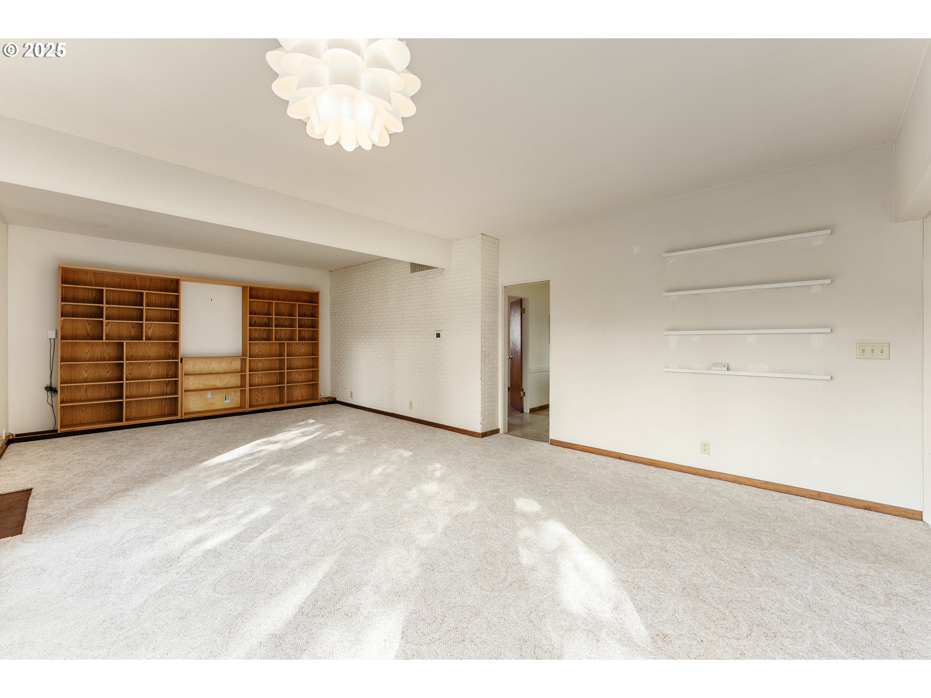 2755 D Street Northeast Salem, OR 97301 - Photo 5 of 36 Living Room/Dining Room