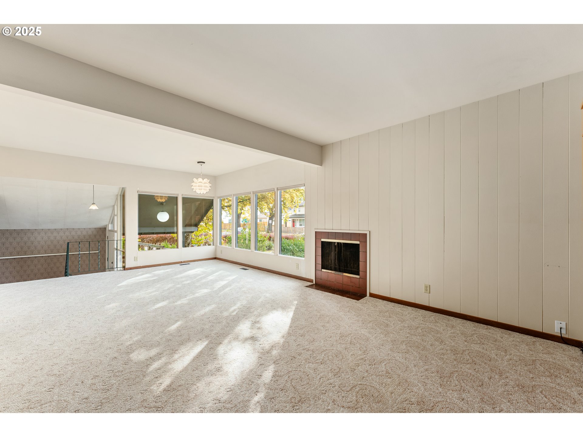 2755 D Street Northeast Salem, OR 97301 - Photo 6 of 36 Living Room