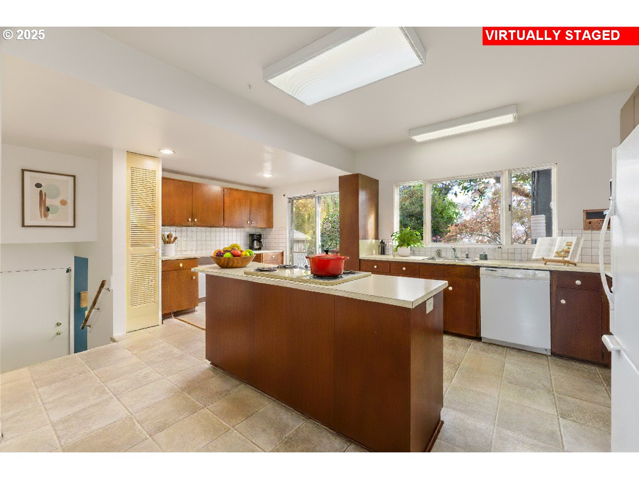 2755 D Street Northeast Salem, OR 97301 - Photo 7 of 36 Kitchen