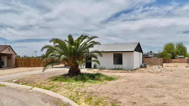 a view of a house with a entertaining space