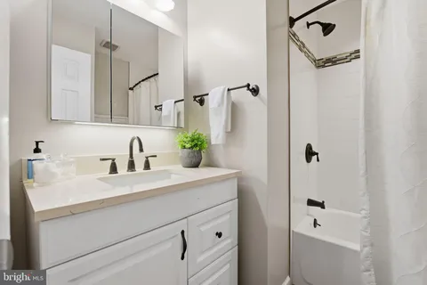 $395,000 | 11719 Summer Oak Drive, Germantown, MD 20874