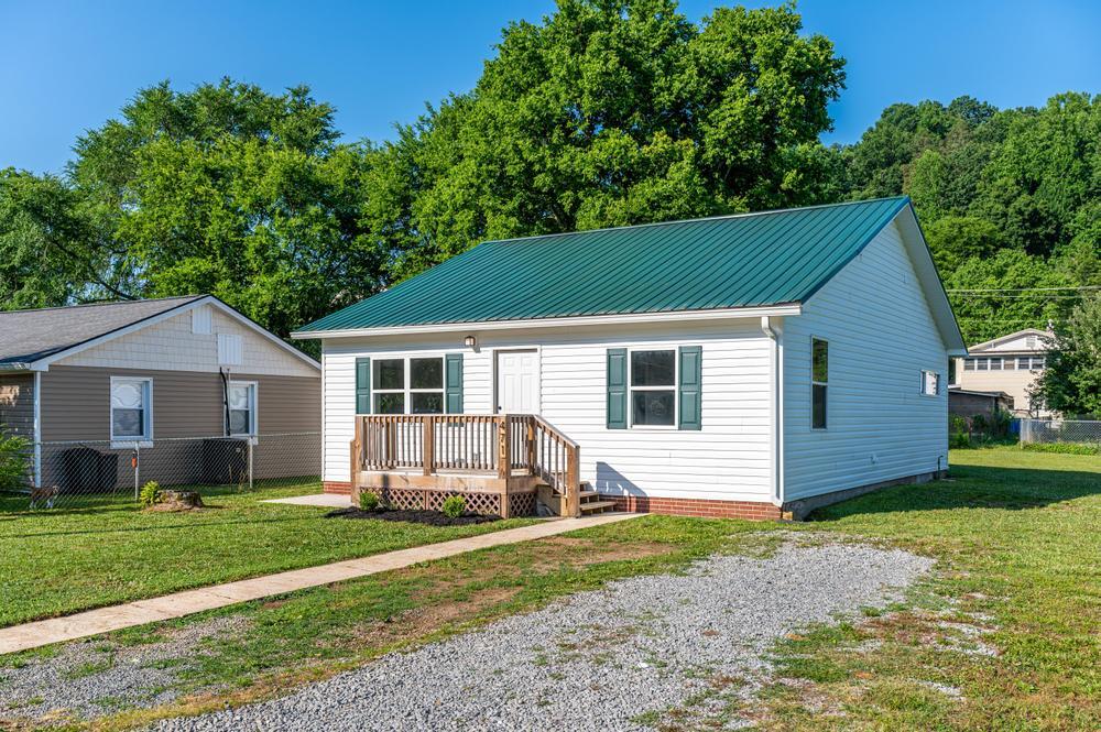 471 Idaho Avenue Dayton, TN 37321 - Photo 3 of 26 2023_06_June_471_Idaho_Ave_0005