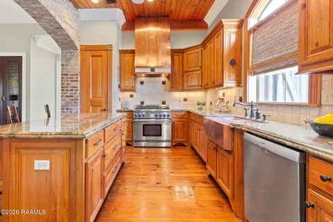 $715,000 | 203 Greystone Place, Lafayette, LA 70503