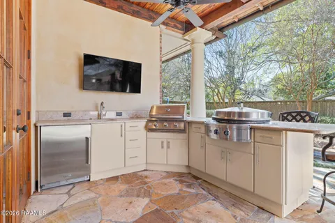 $715,000 | 203 Greystone Place, Lafayette, LA 70503