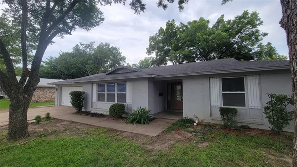 $2,195 | 5613 Ammons Street, Haltom City, TX 76117