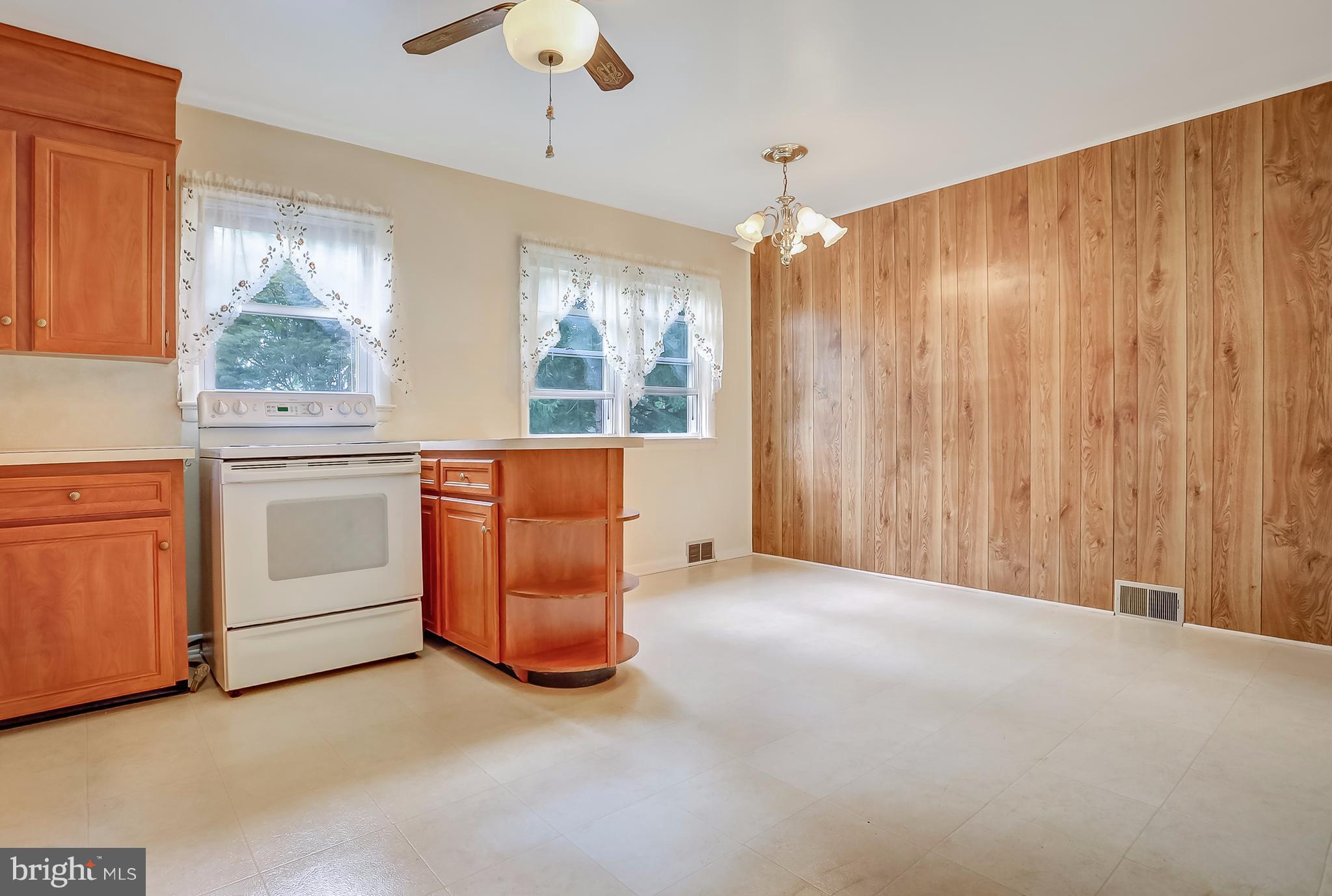 220 Nottingham Road Hagerstown, MD 21740 - Photo 14 of 30 Kitchen/Dining Room