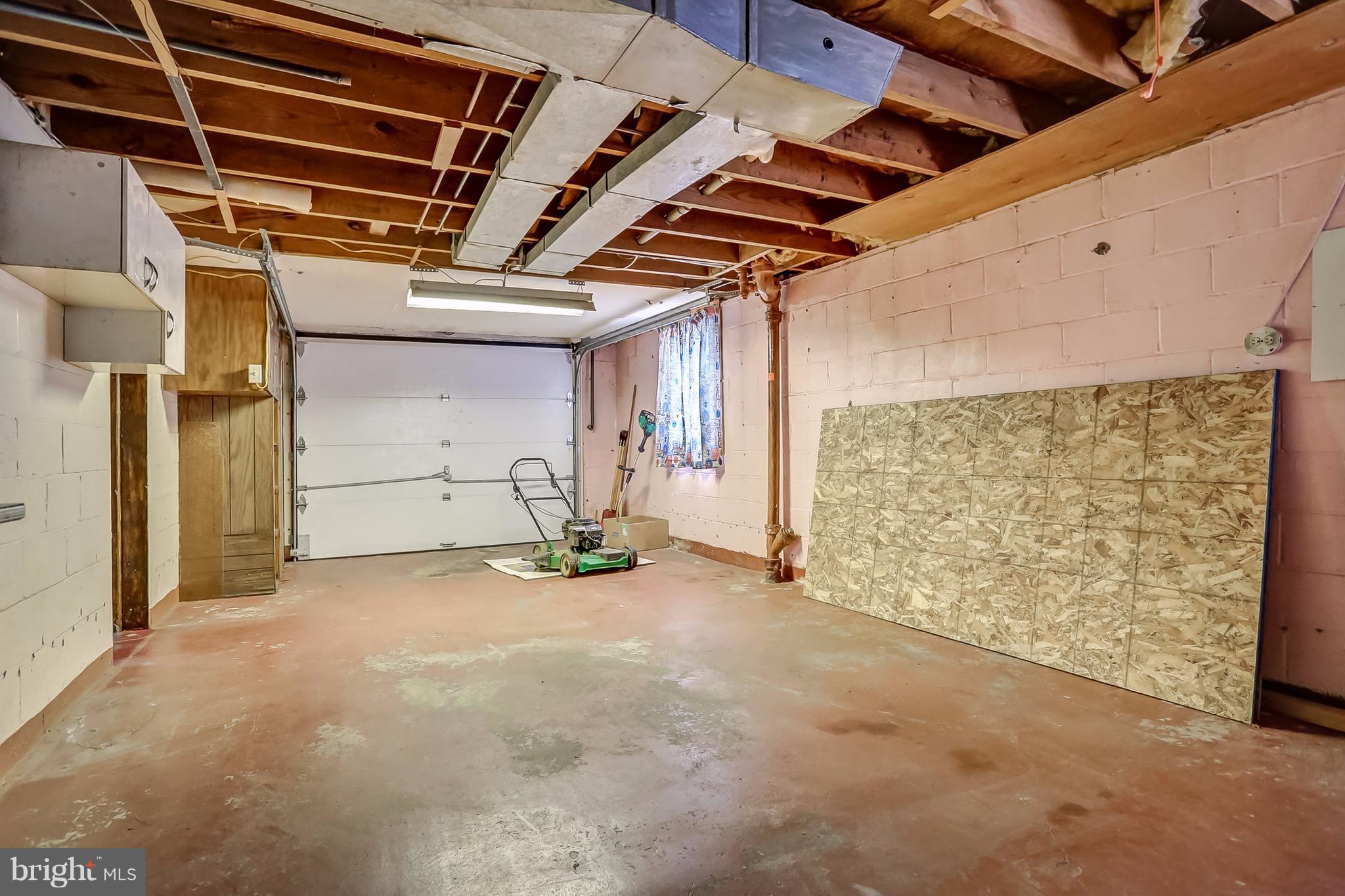 220 Nottingham Road Hagerstown, MD 21740 - Photo 28 of 30 Garage