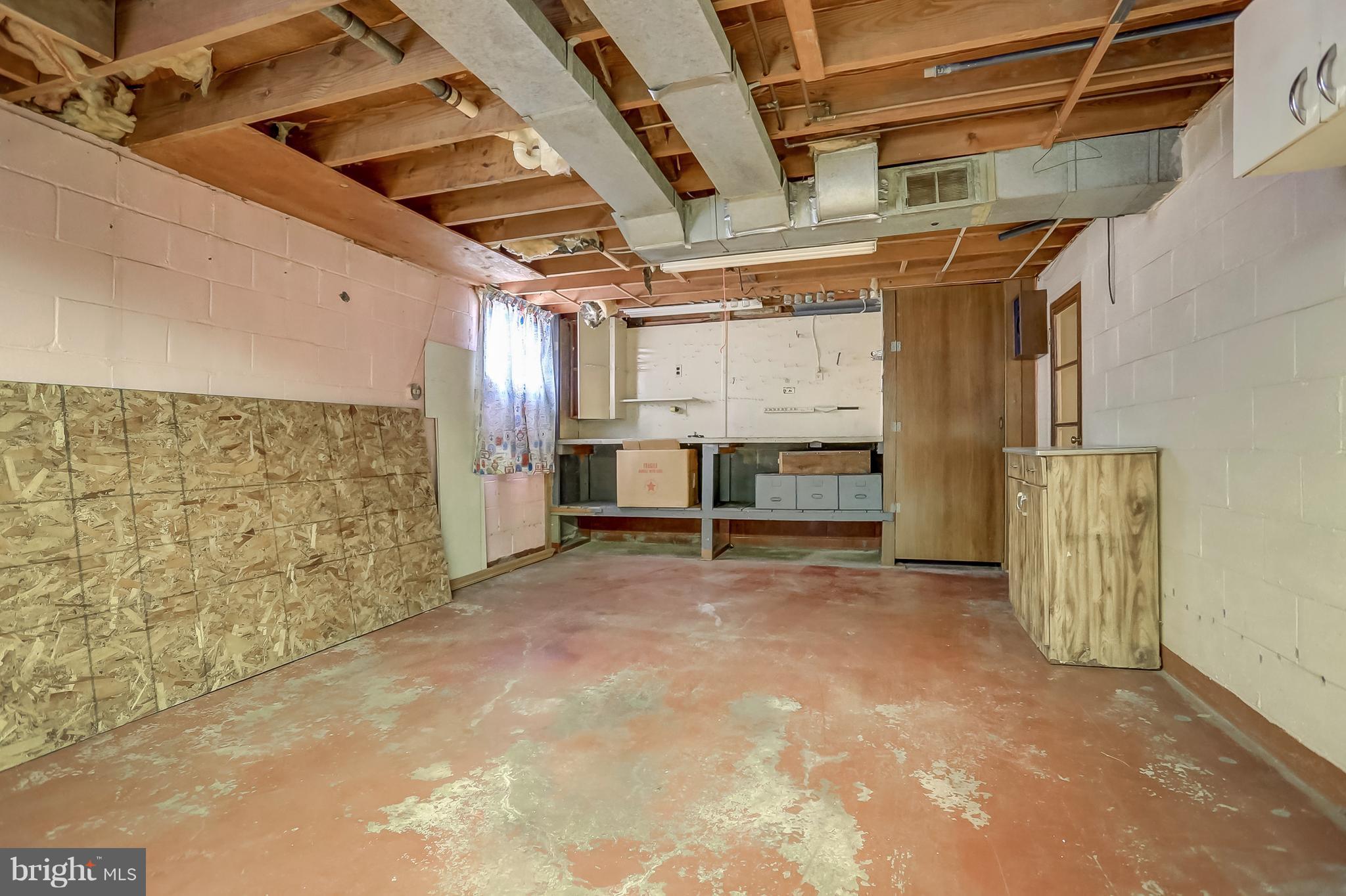 220 Nottingham Road Hagerstown, MD 21740 - Photo 29 of 30 Garage