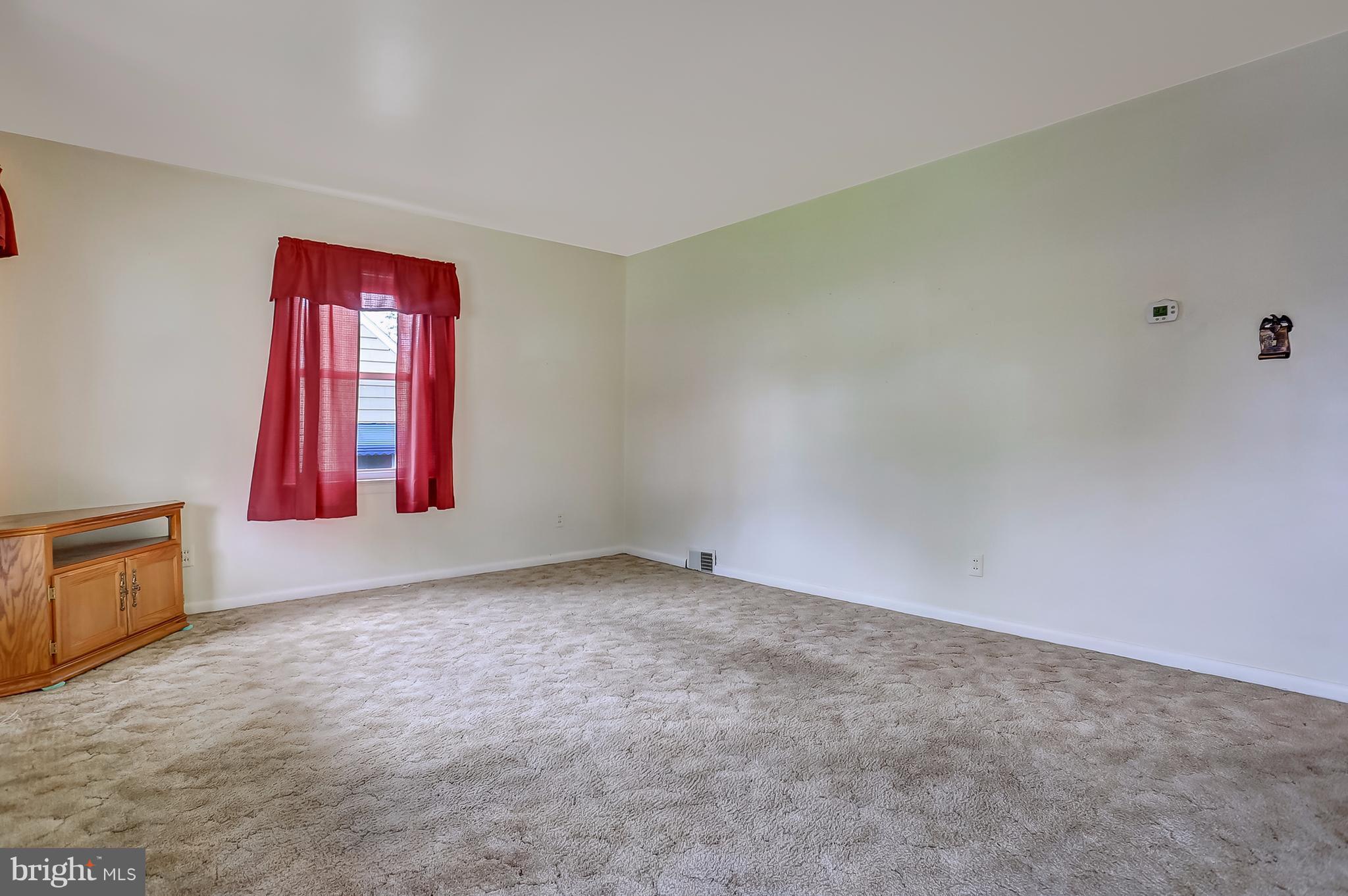 220 Nottingham Road Hagerstown, MD 21740 - Photo 9 of 30 Living Room
