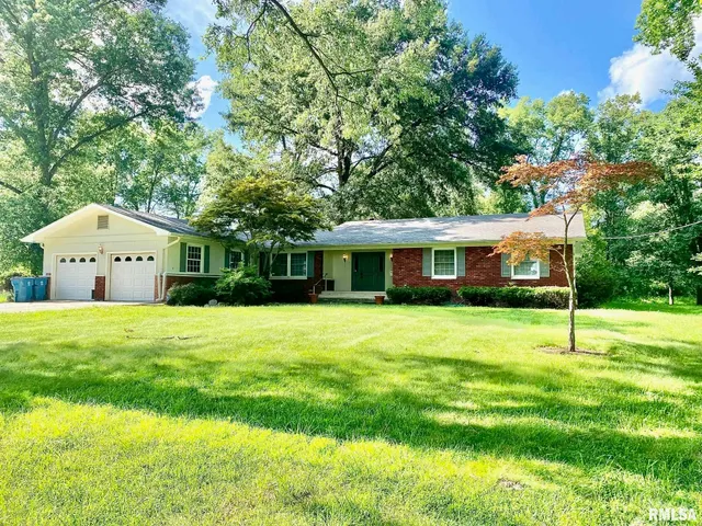 $290,000 | 807 West Market Street, Christopher, IL 62822