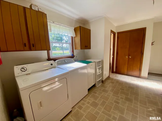 $290,000 | 807 West Market Street, Christopher, IL 62822