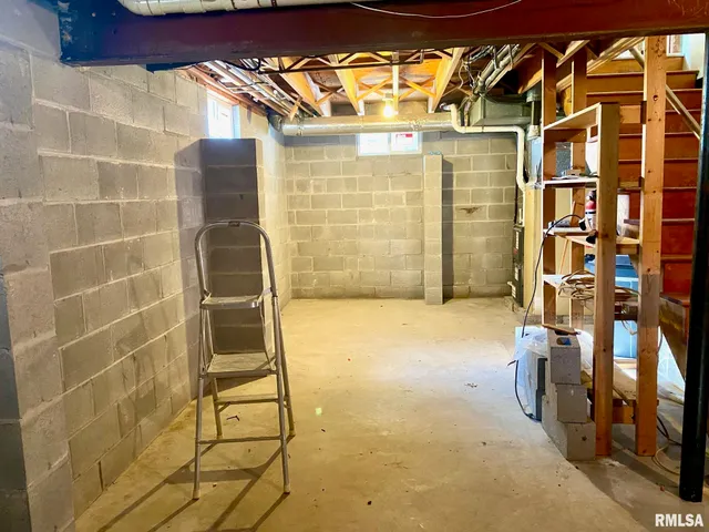 $290,000 | 807 West Market Street, Christopher, IL 62822