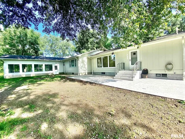 $290,000 | 807 West Market Street, Christopher, IL 62822